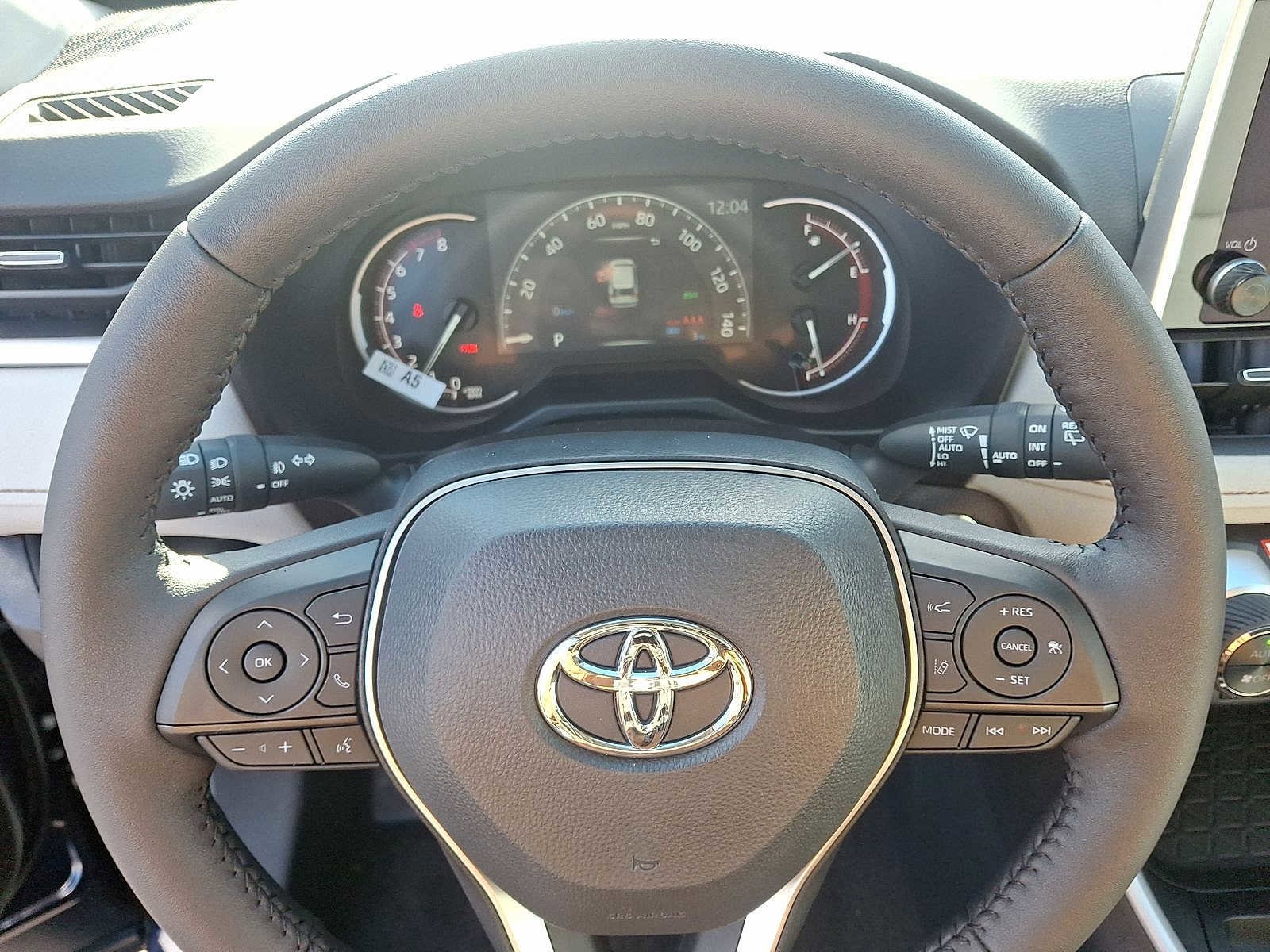 Thumbnail: 2025 Toyota RAV4 - 23