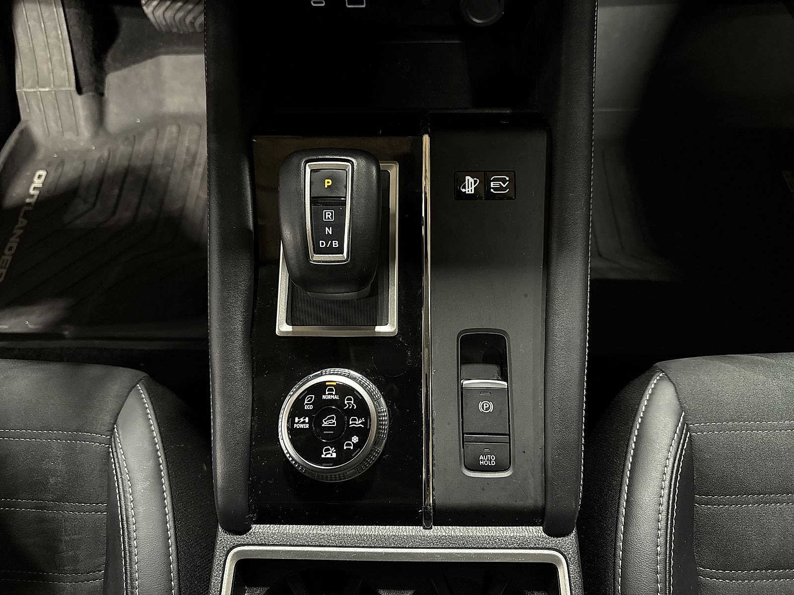 Thumbnail: 2024 Mitsubishi Outlander - 33