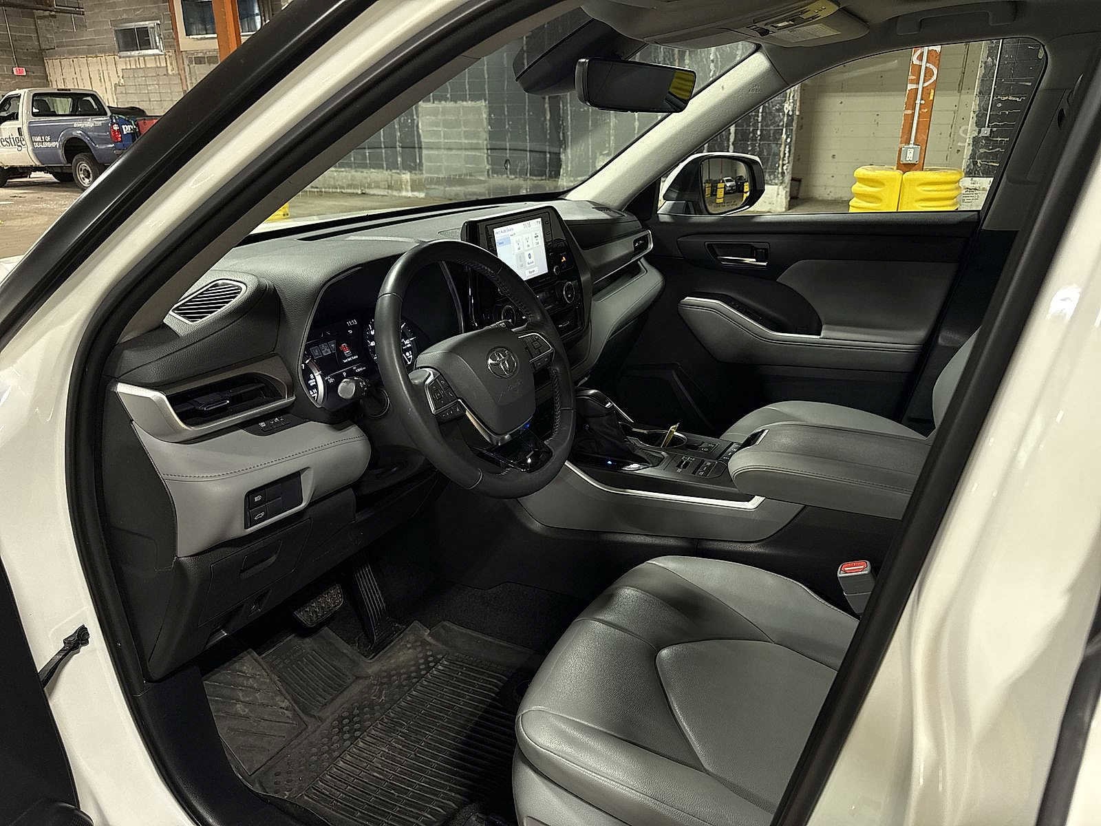 Thumbnail: 2021 Toyota Highlander - 30