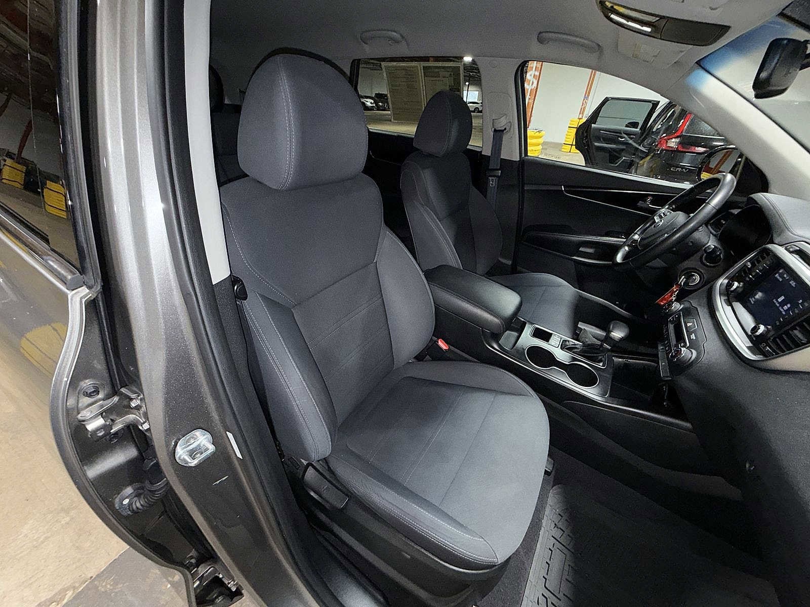 Thumbnail: 2019 Kia Sorento - 16