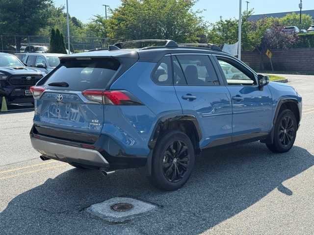 Thumbnail: 2022 Toyota RAV4 - 4