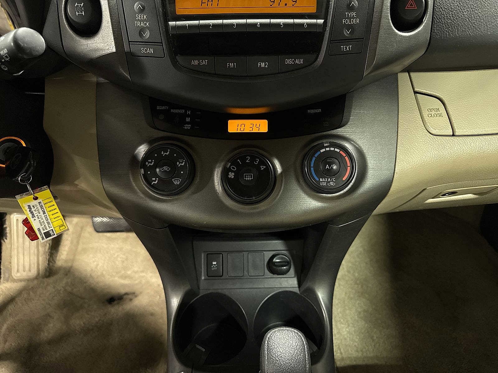 Thumbnail: 2011 Toyota RAV4 - 21