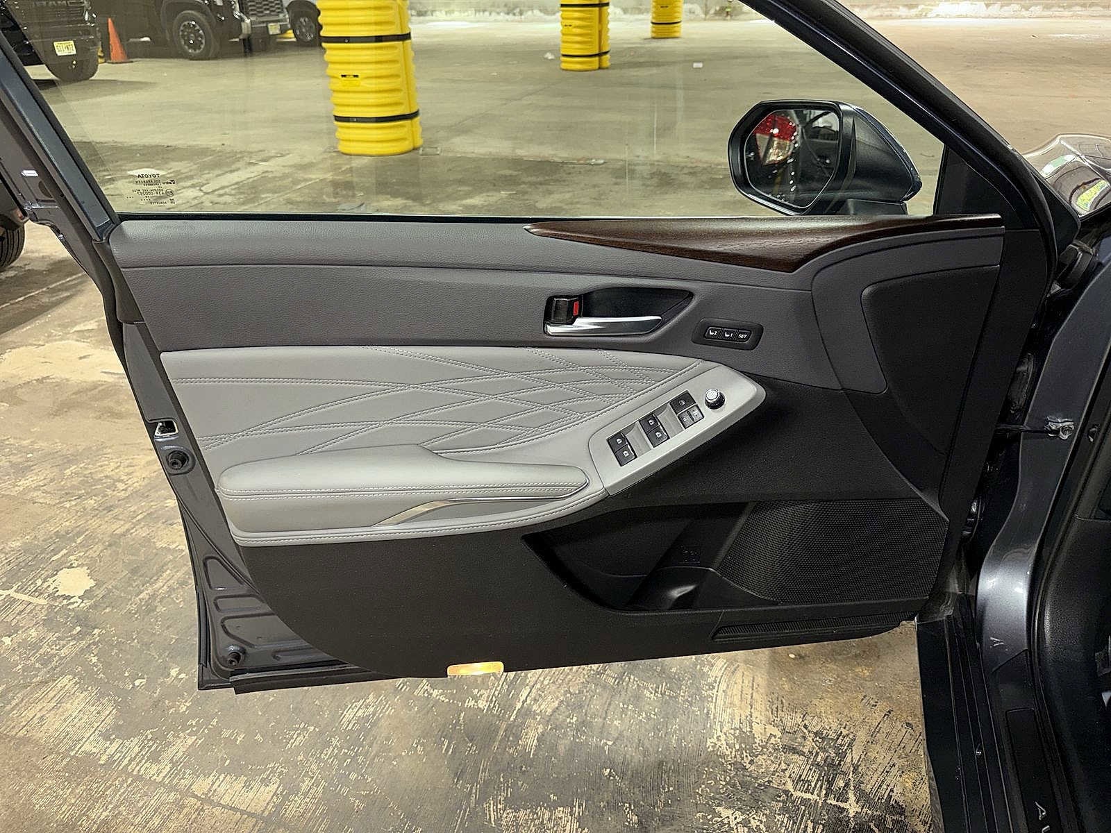 Thumbnail: 2020 Toyota Avalon - 32