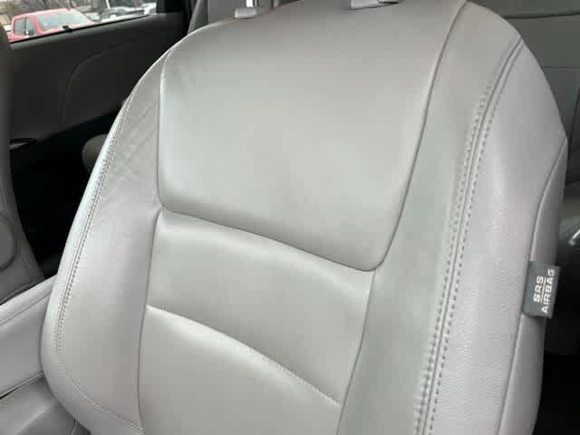 Thumbnail: 2015 Toyota Sienna - 7