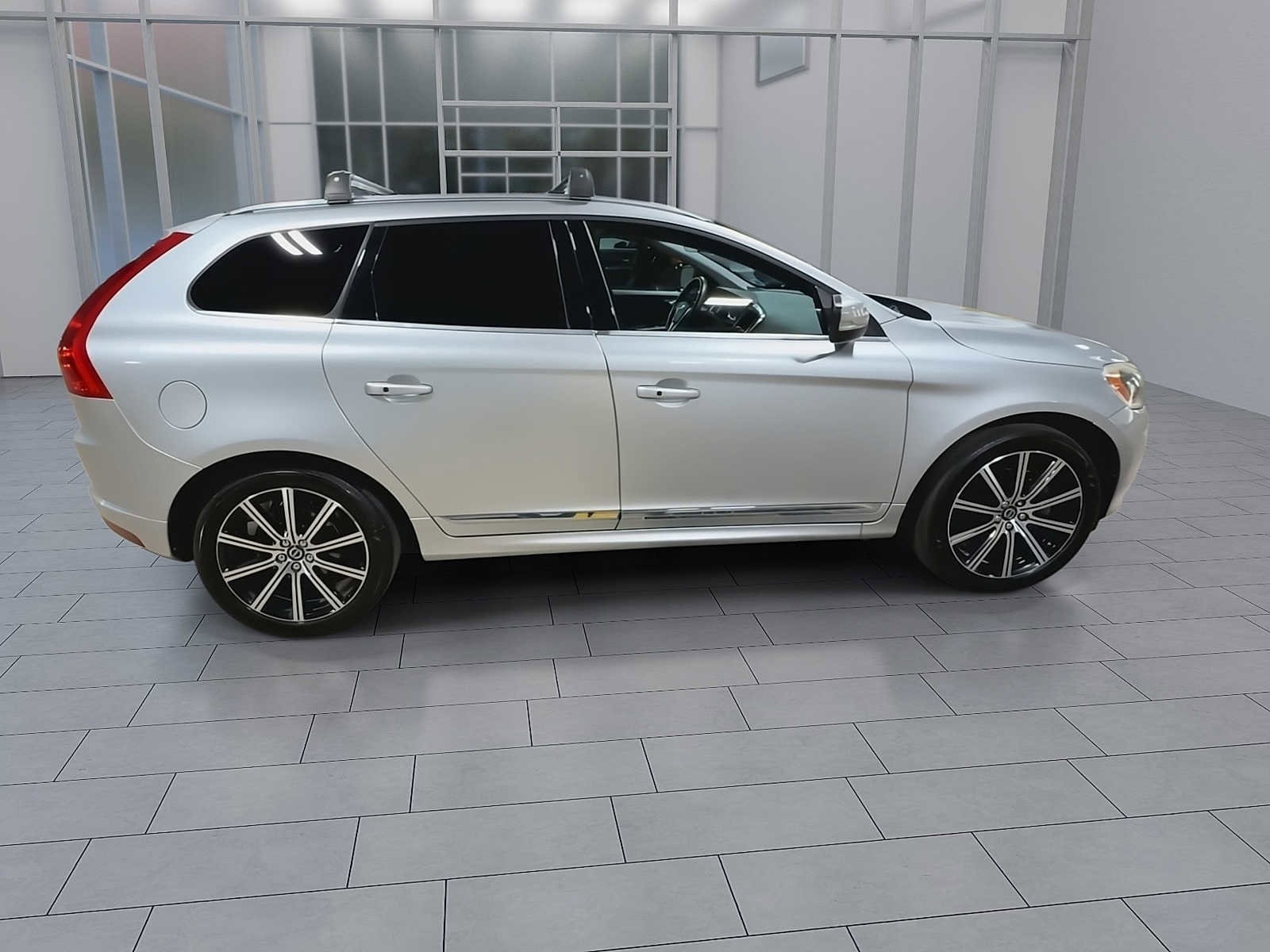 Thumbnail: 2017 Volvo XC60 - 9