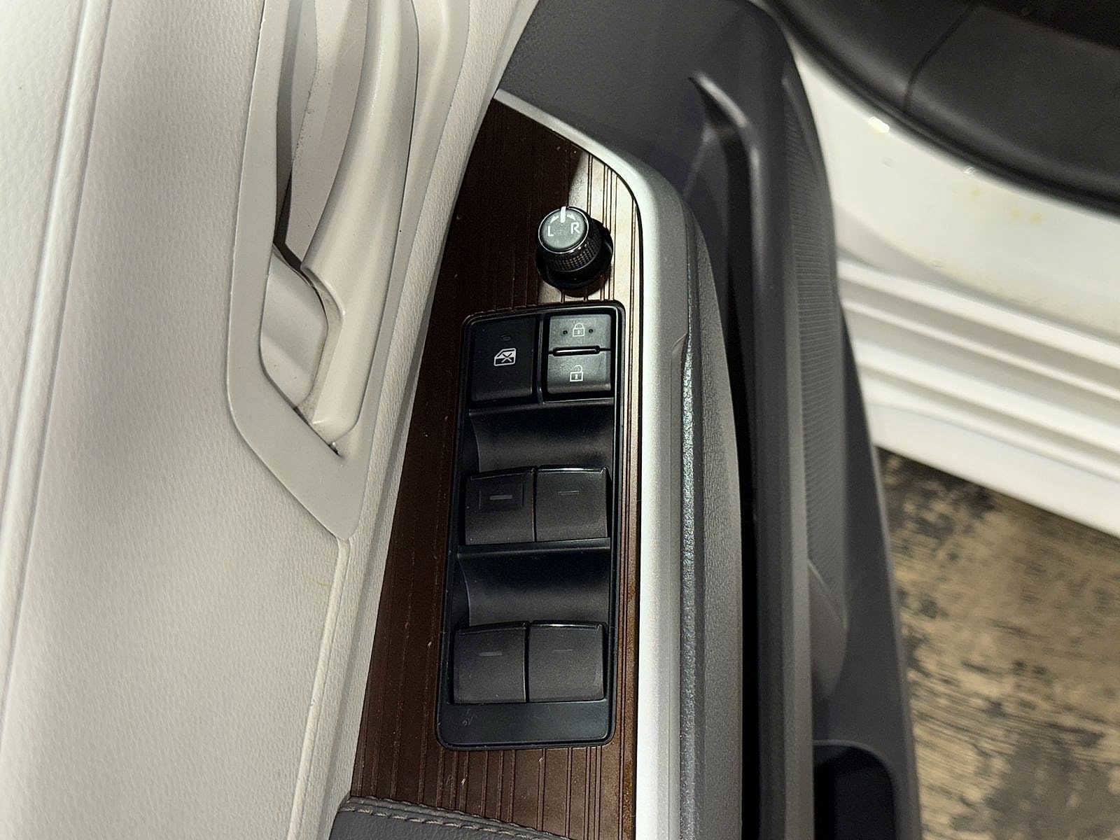 Thumbnail: 2022 Toyota Sienna - 23