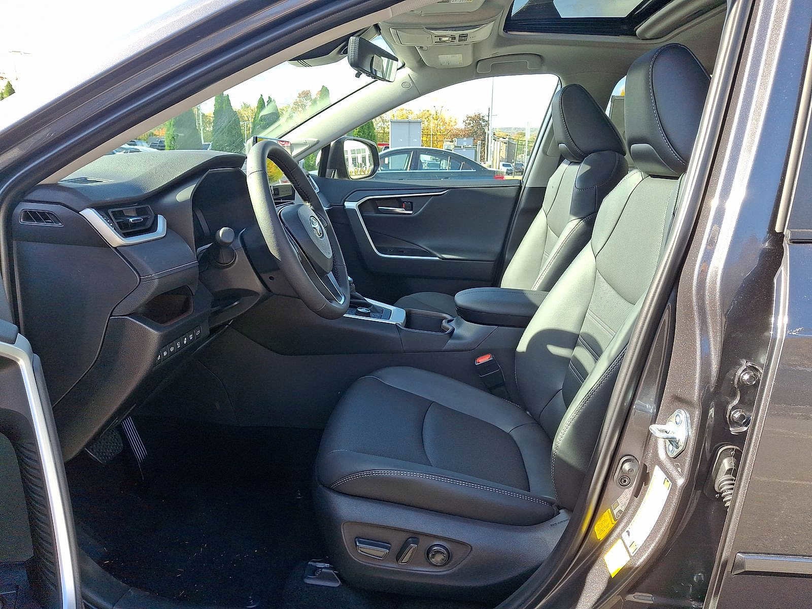 Thumbnail: 2025 Toyota RAV4 - 14