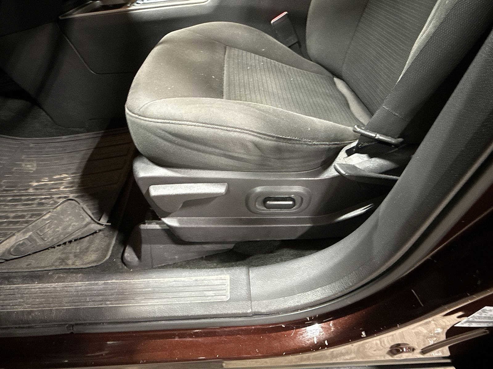 Thumbnail: 2010 Ford Edge - 23