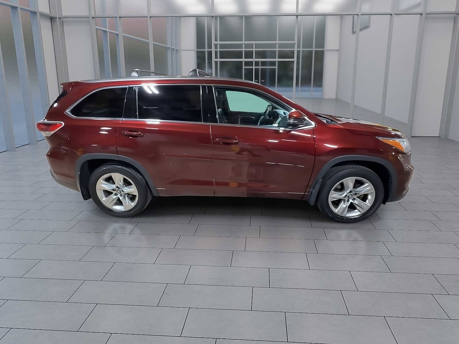 Thumbnail: 2016 Toyota Highlander - 9