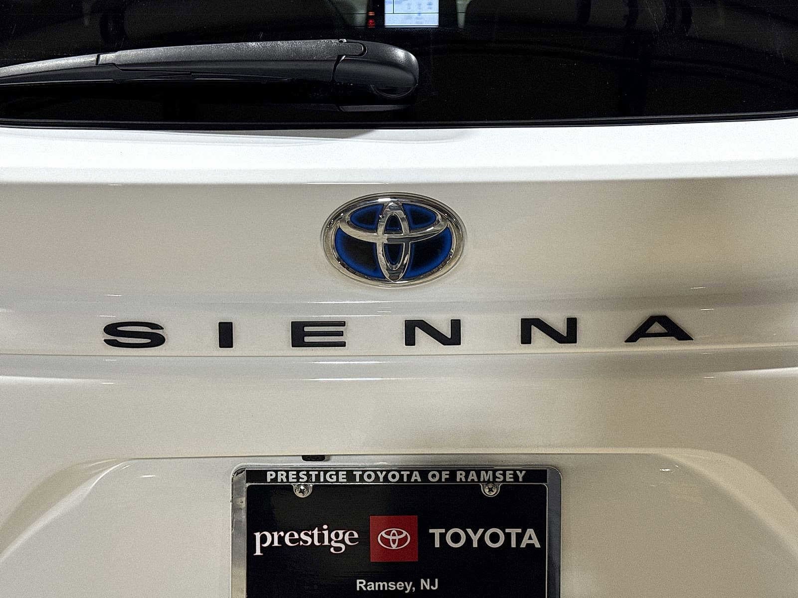 Thumbnail: 2021 Toyota Sienna - 26