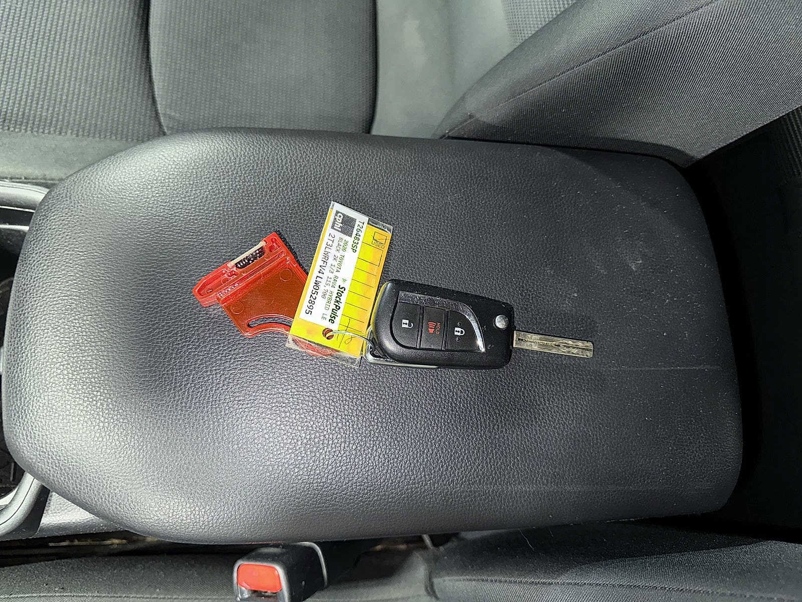 Thumbnail: 2020 Toyota RAV4 - 31