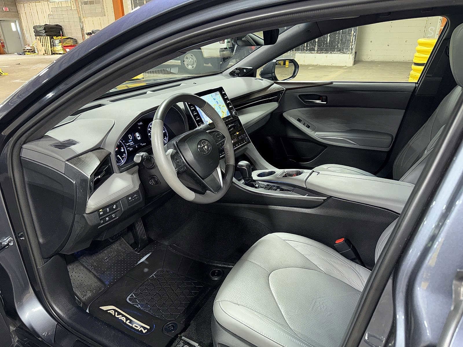 Thumbnail: 2020 Toyota Avalon - 31