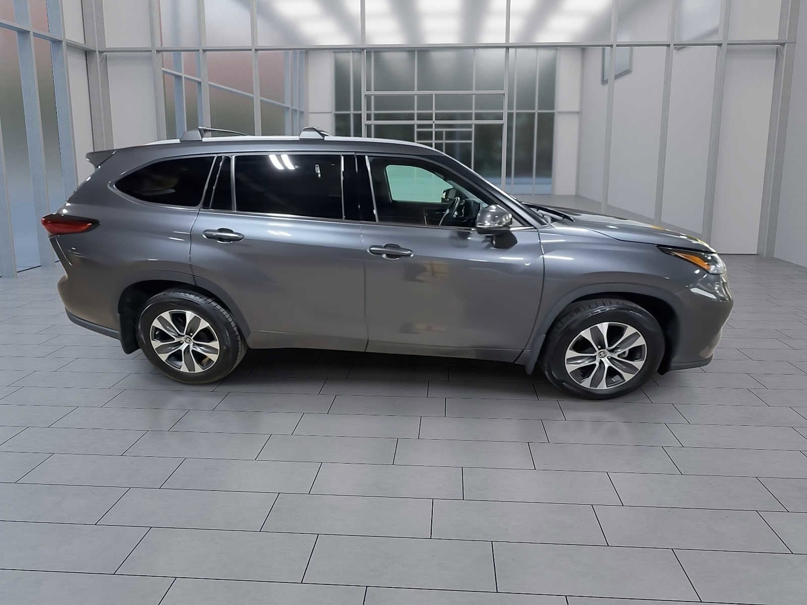 Thumbnail: 2022 Toyota Highlander - 9