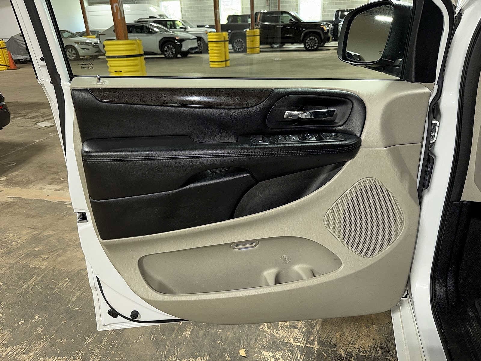 Thumbnail: 2019 Dodge Grand Caravan - 27