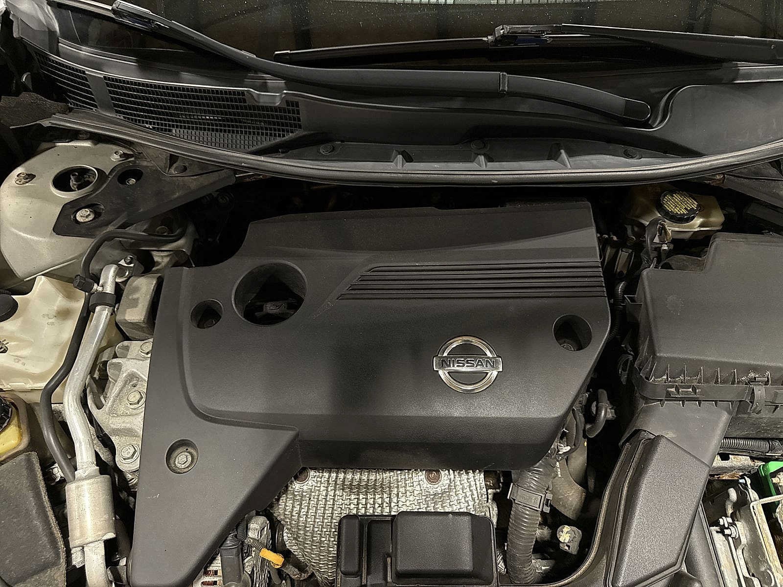 Thumbnail: 2015 Nissan Altima - 12