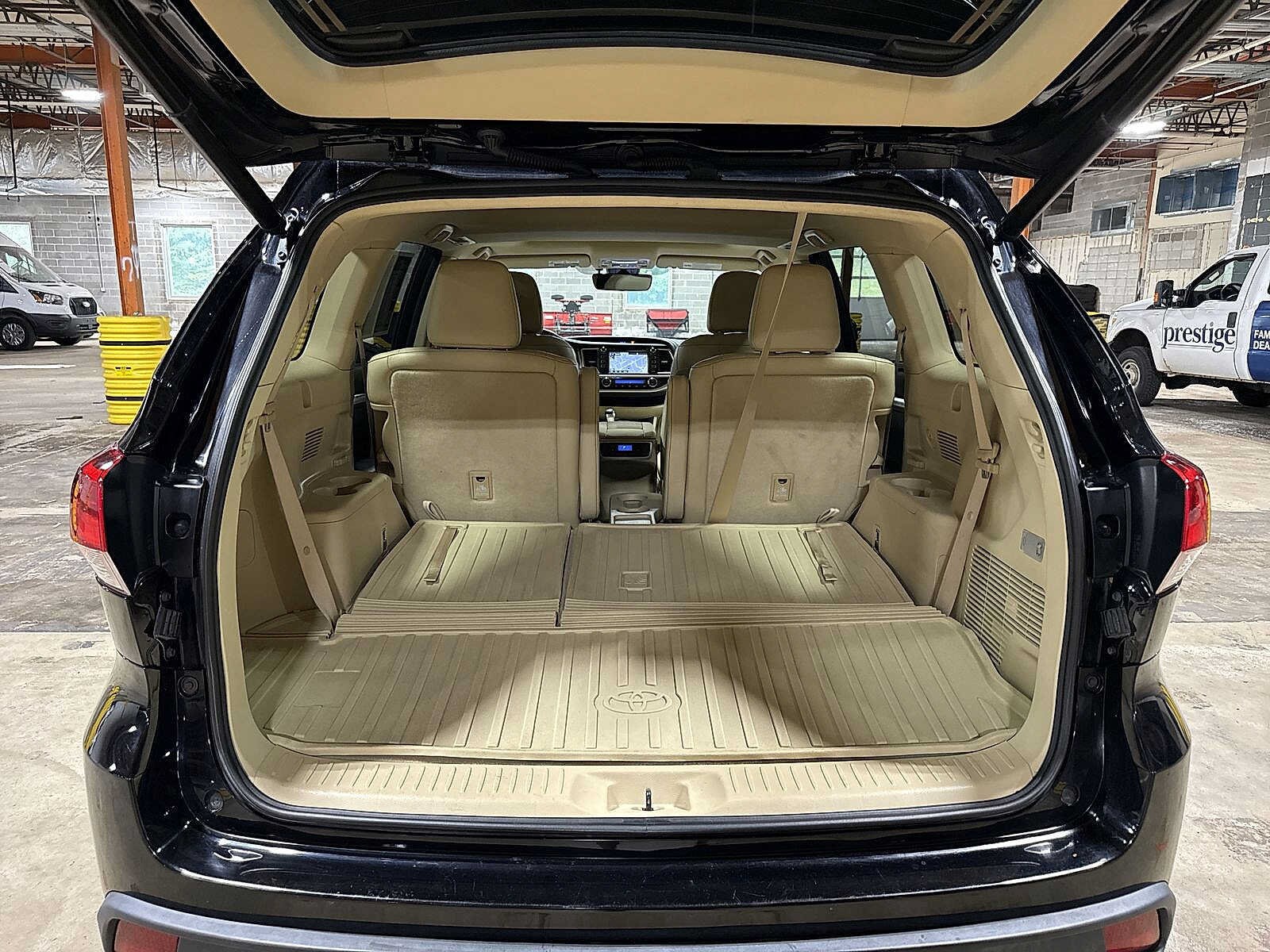 Thumbnail: 2017 Toyota Highlander - 11