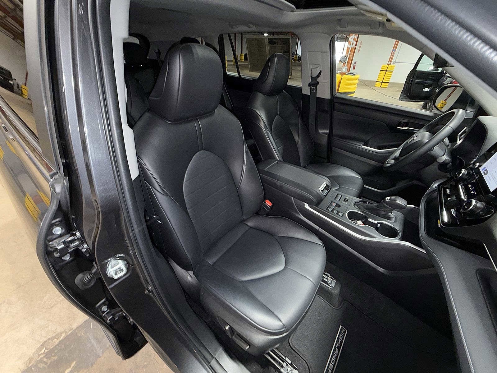 Thumbnail: 2023 Toyota Highlander - 16