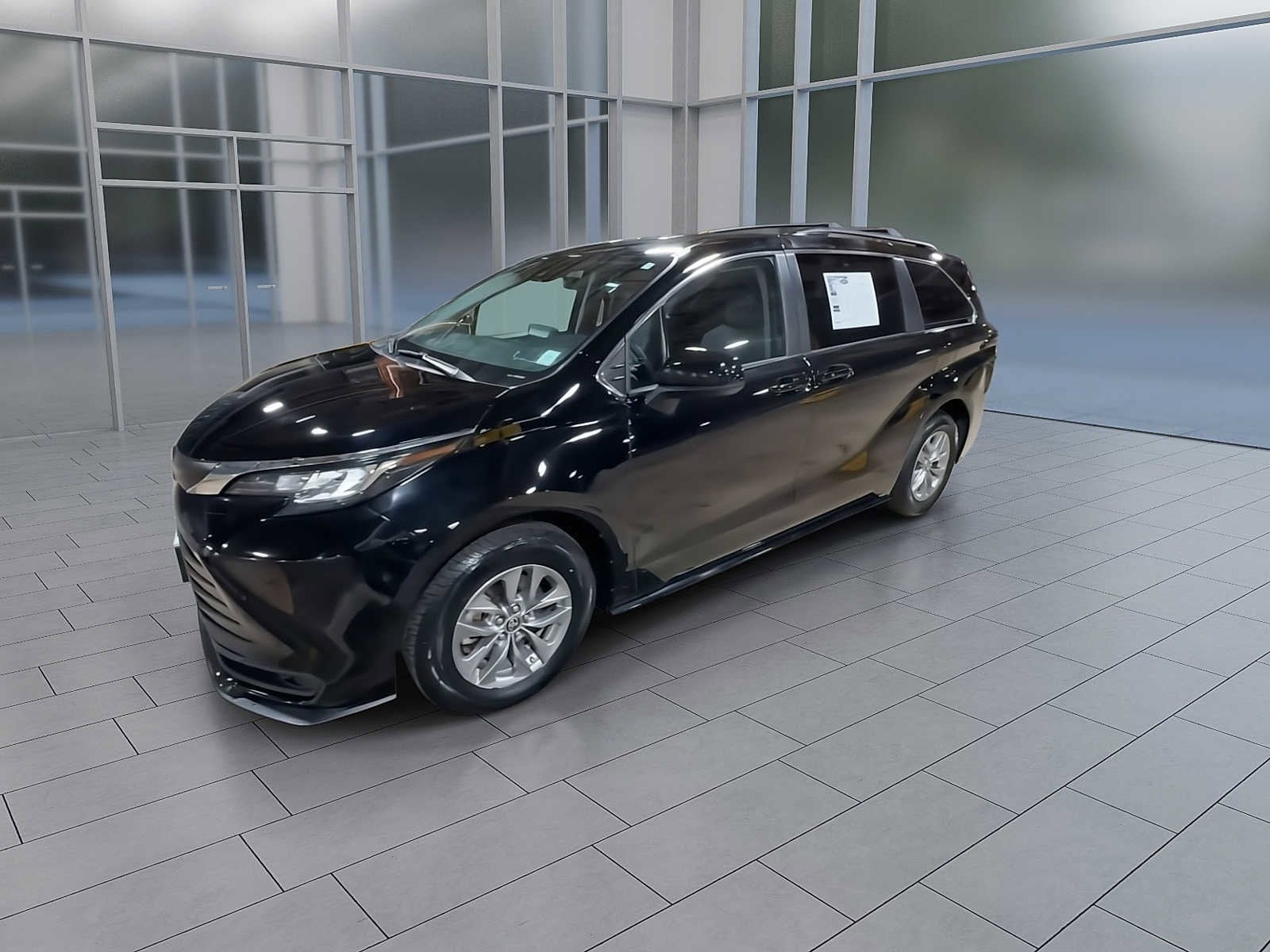 Thumbnail: 2022 Toyota Sienna - 4
