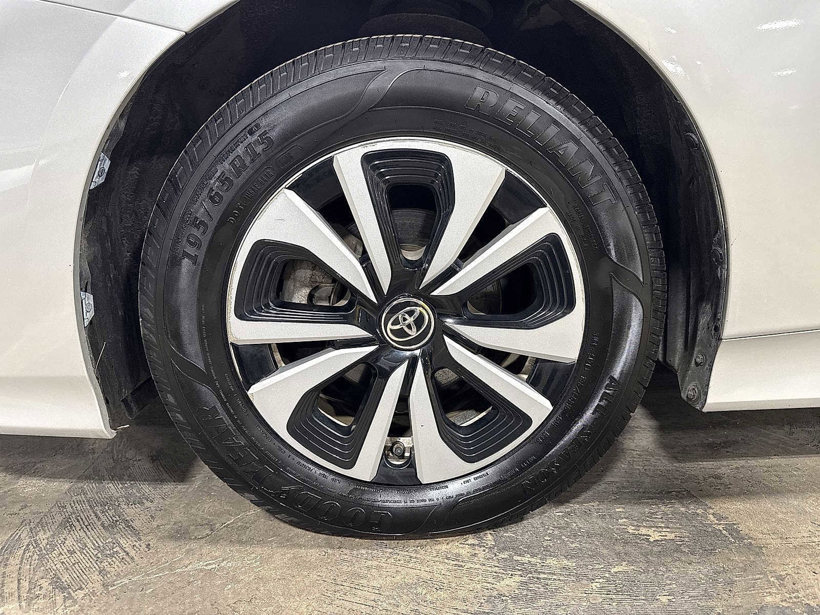 Thumbnail: 2017 Toyota Prius Prime - 10