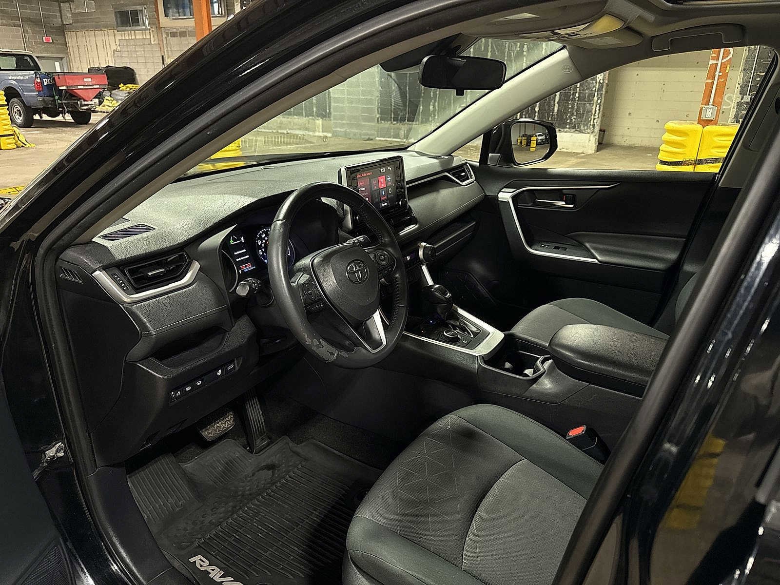 Thumbnail: 2019 Toyota RAV4 - 29