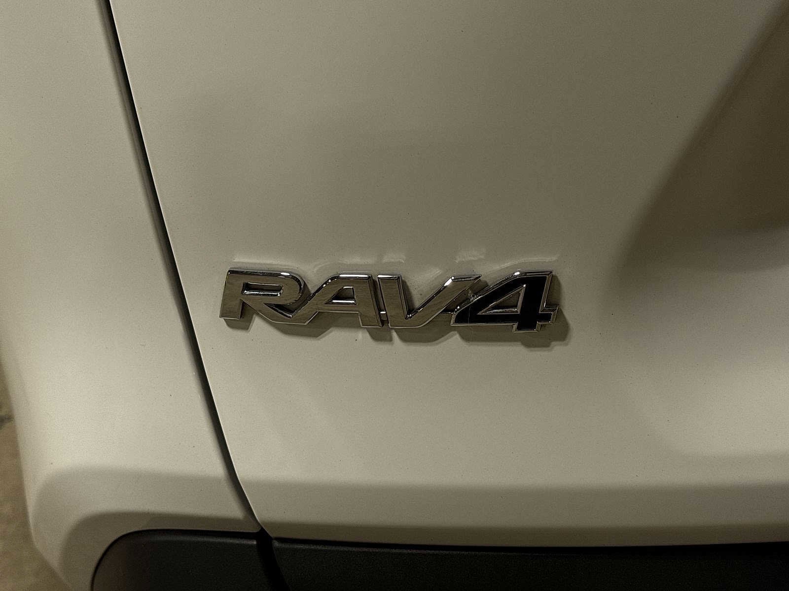 Thumbnail: 2022 Toyota RAV4 - 25