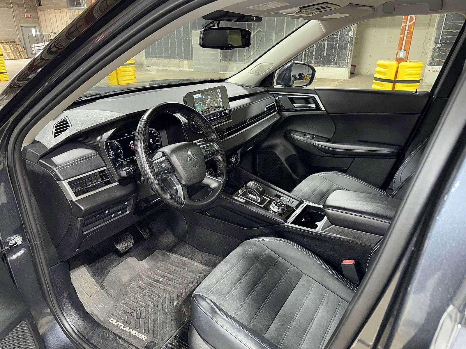 Thumbnail: 2024 Mitsubishi Outlander - 31