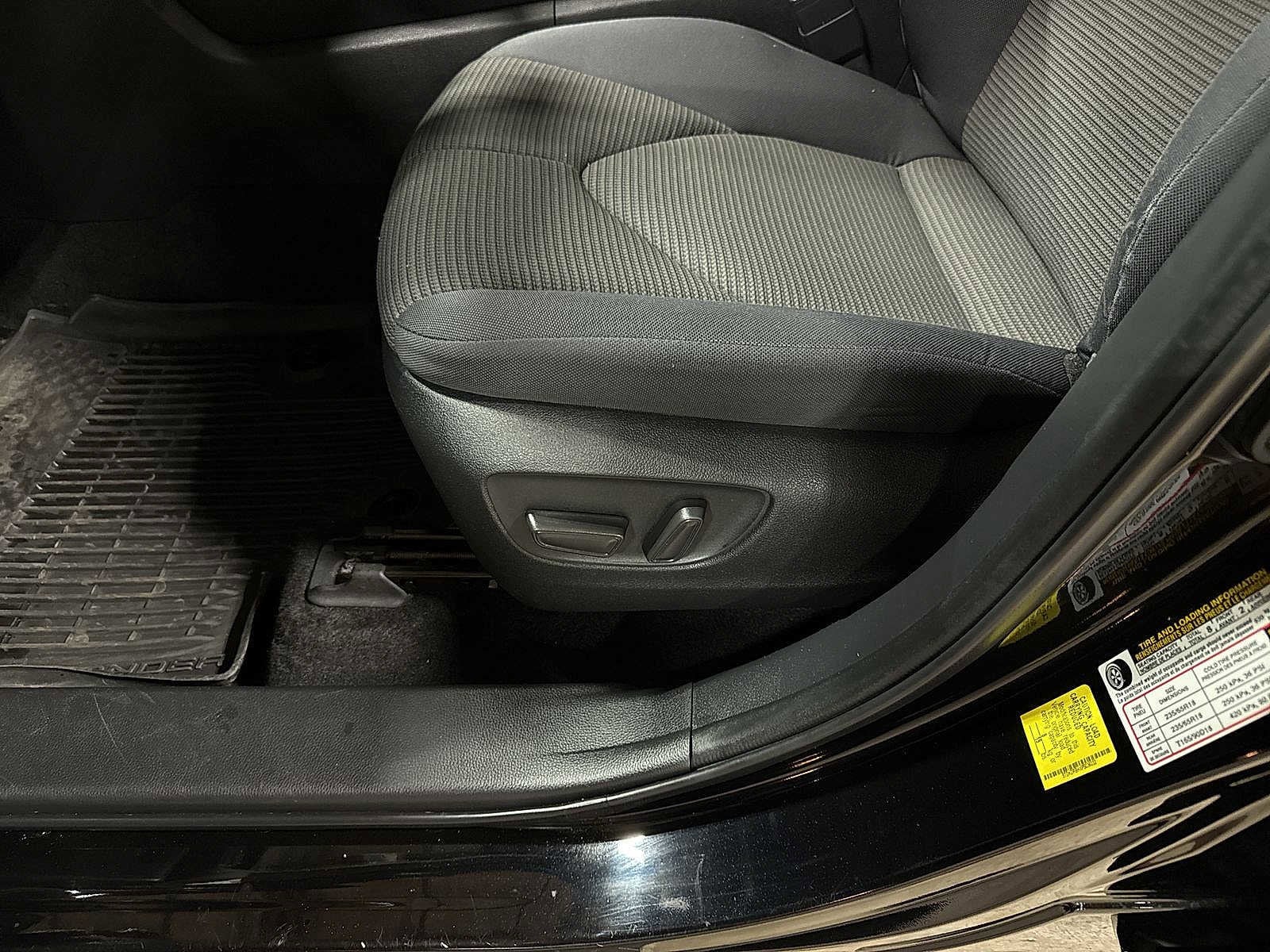 Thumbnail: 2023 Toyota Highlander - 24