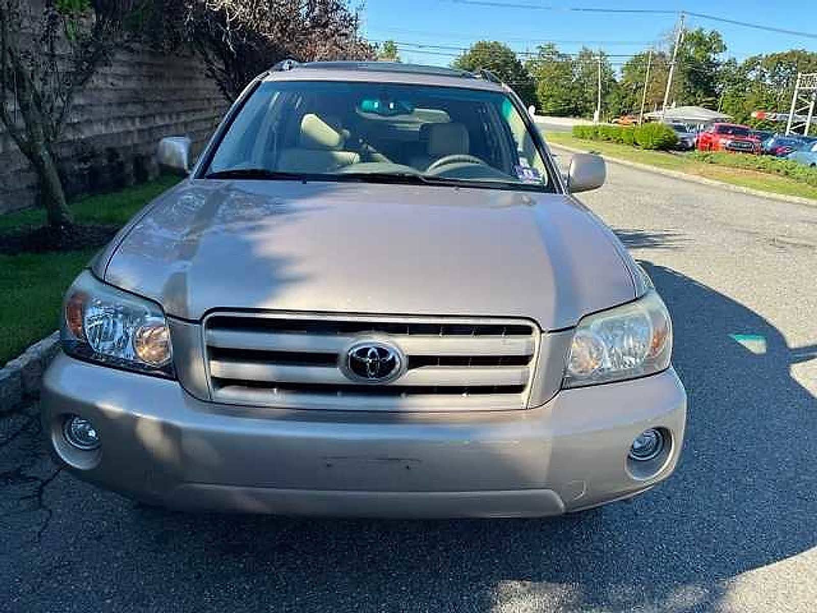 Thumbnail: 2004 Toyota Highlander - 2