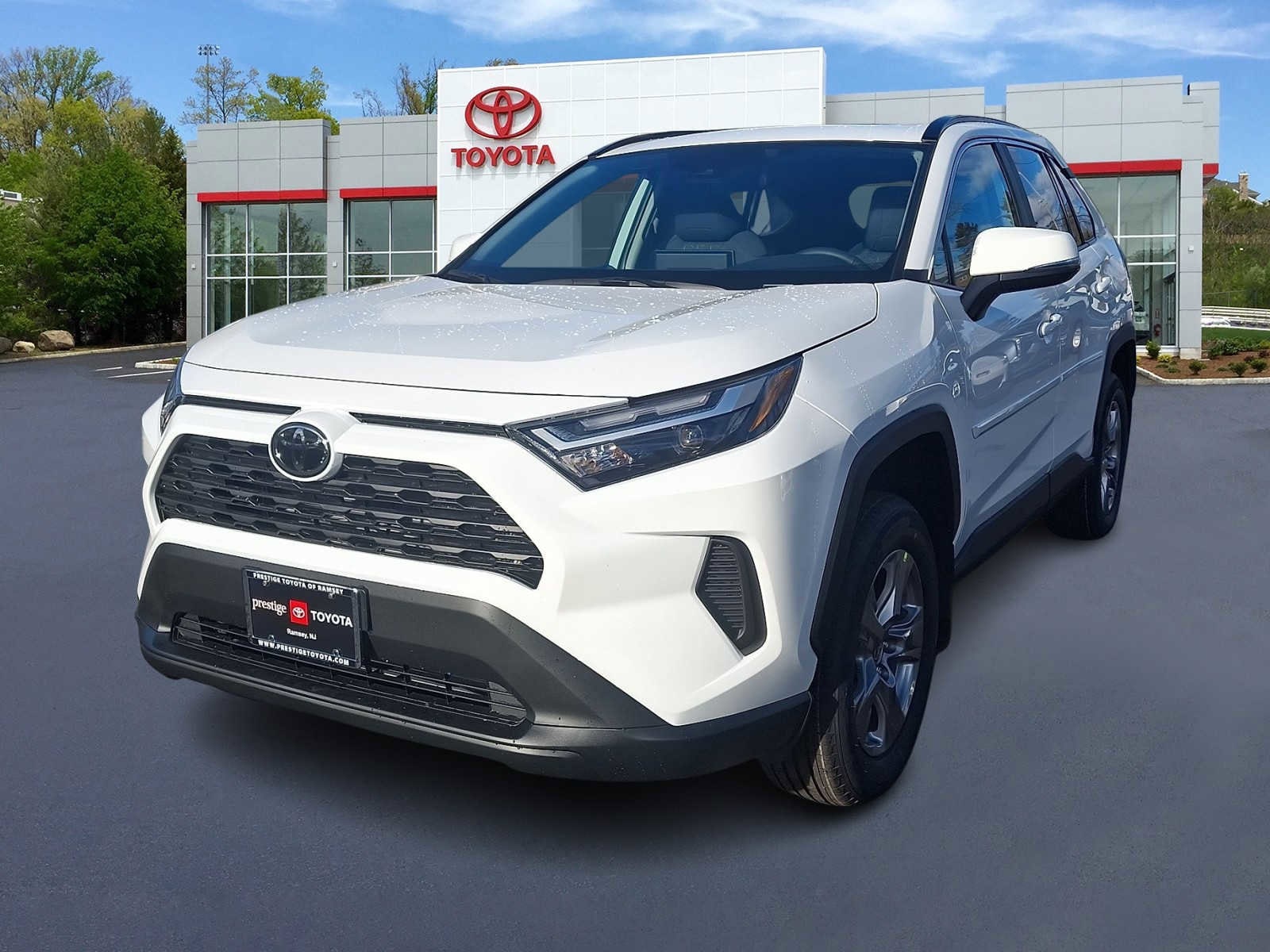 2025 Toyota RAV4 XLE's photo