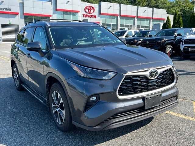 Thumbnail: 2022 Toyota Highlander - 3