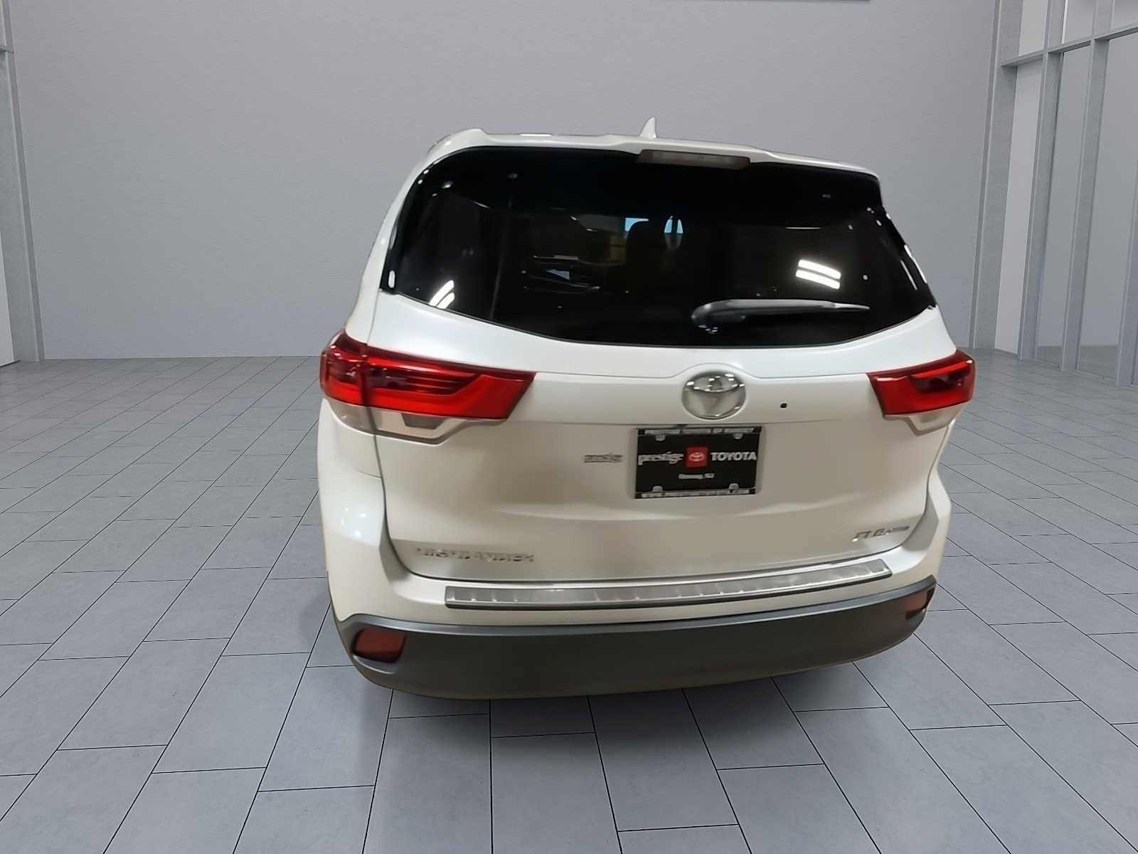 Thumbnail: 2017 Toyota Highlander - 7