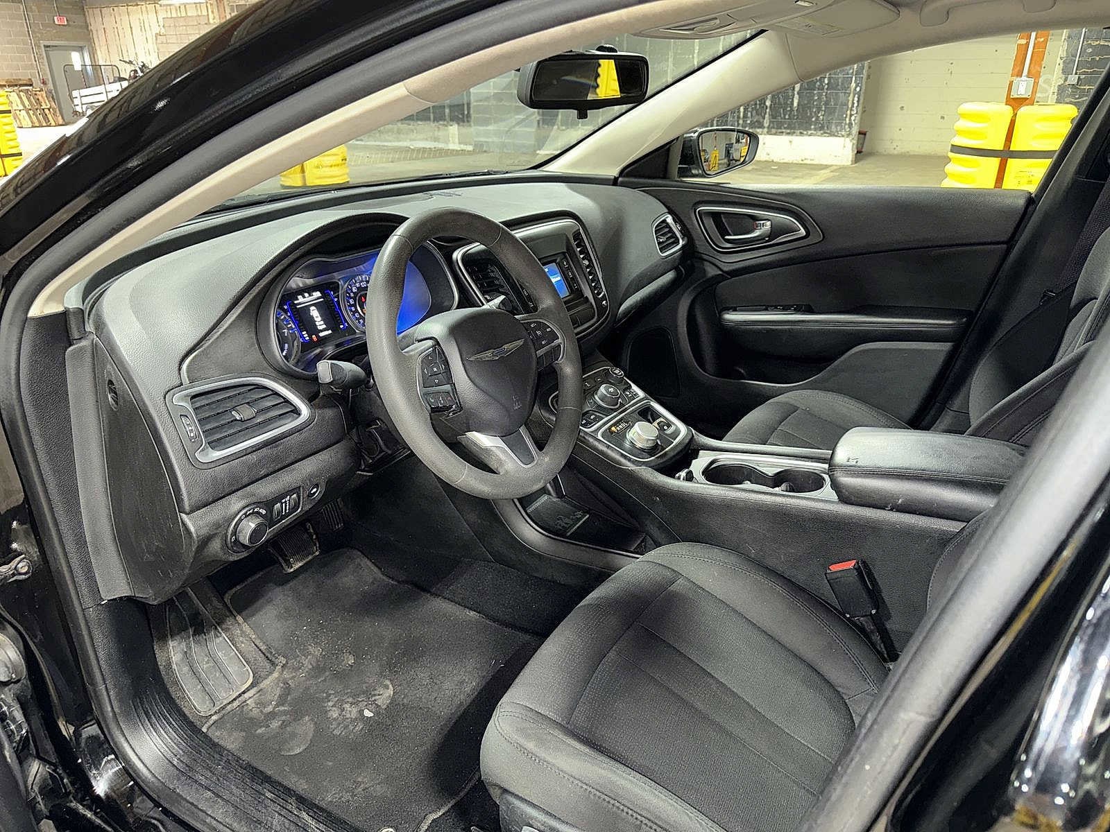 Thumbnail: 2015 Chrysler 200 - 24