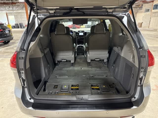 Thumbnail: 2011 Toyota Sienna - 10