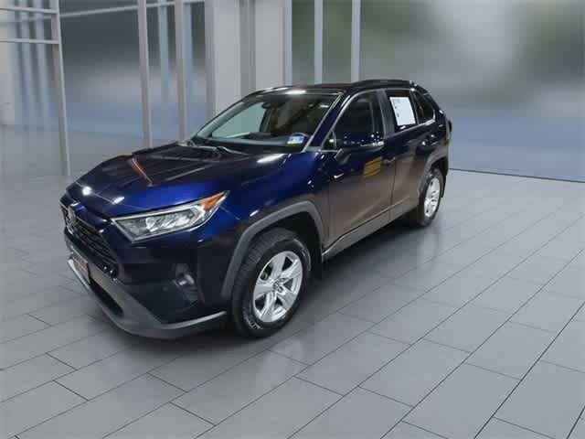 2020 Toyota RAV4 XLE photo 4