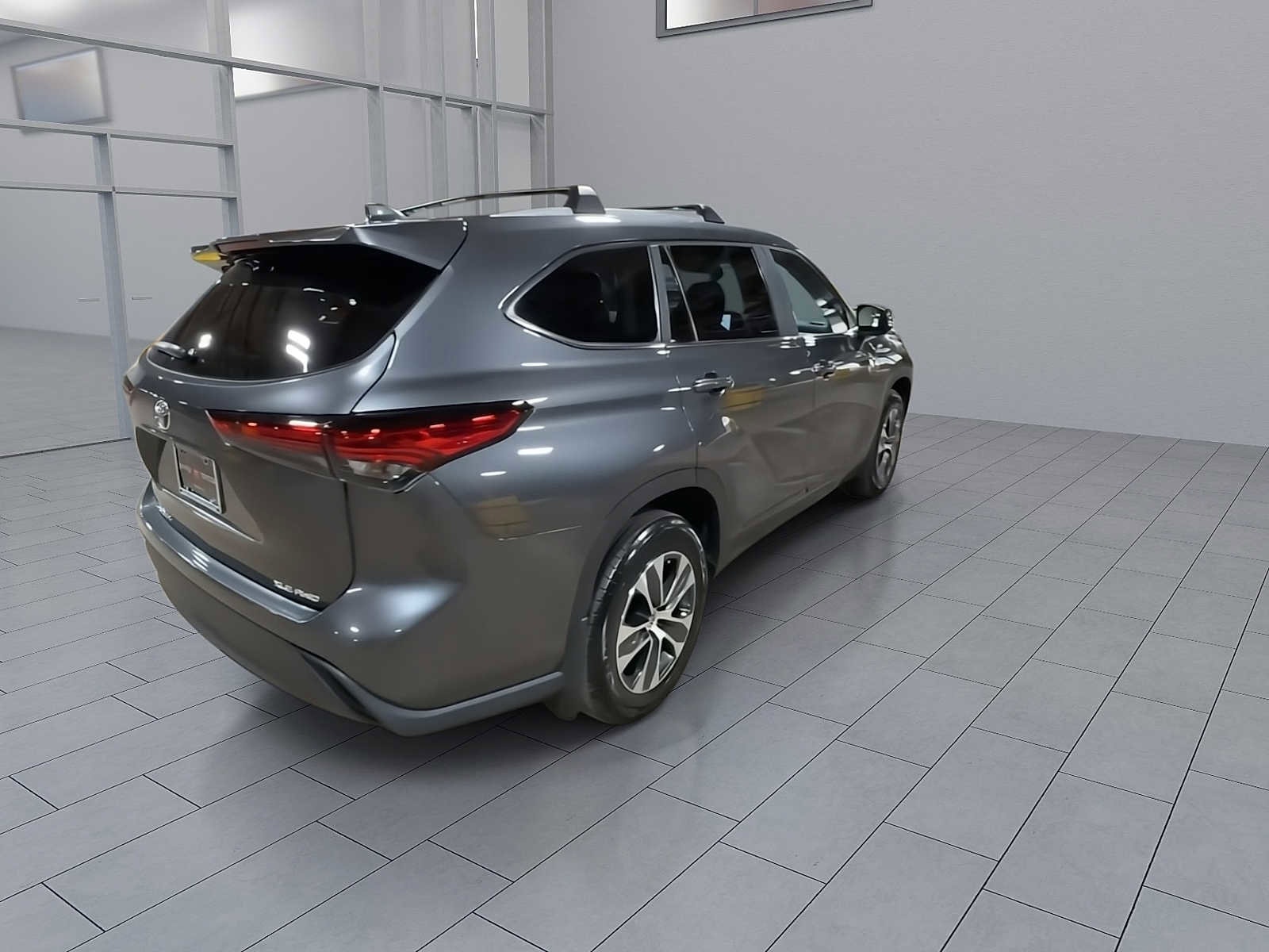 Thumbnail: 2023 Toyota Highlander - 8