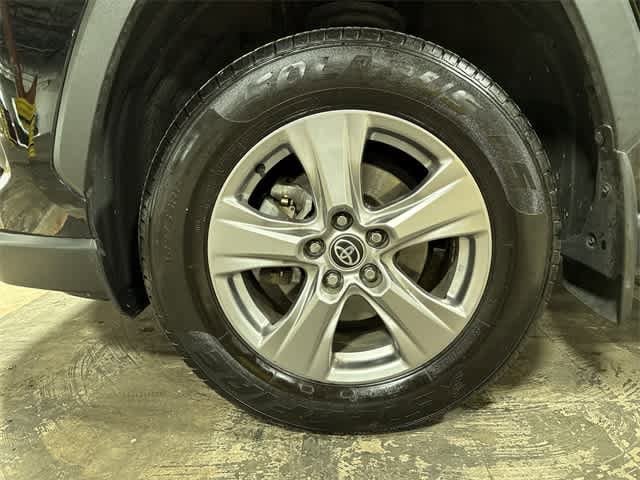 2022 Toyota RAV4 XLE 10