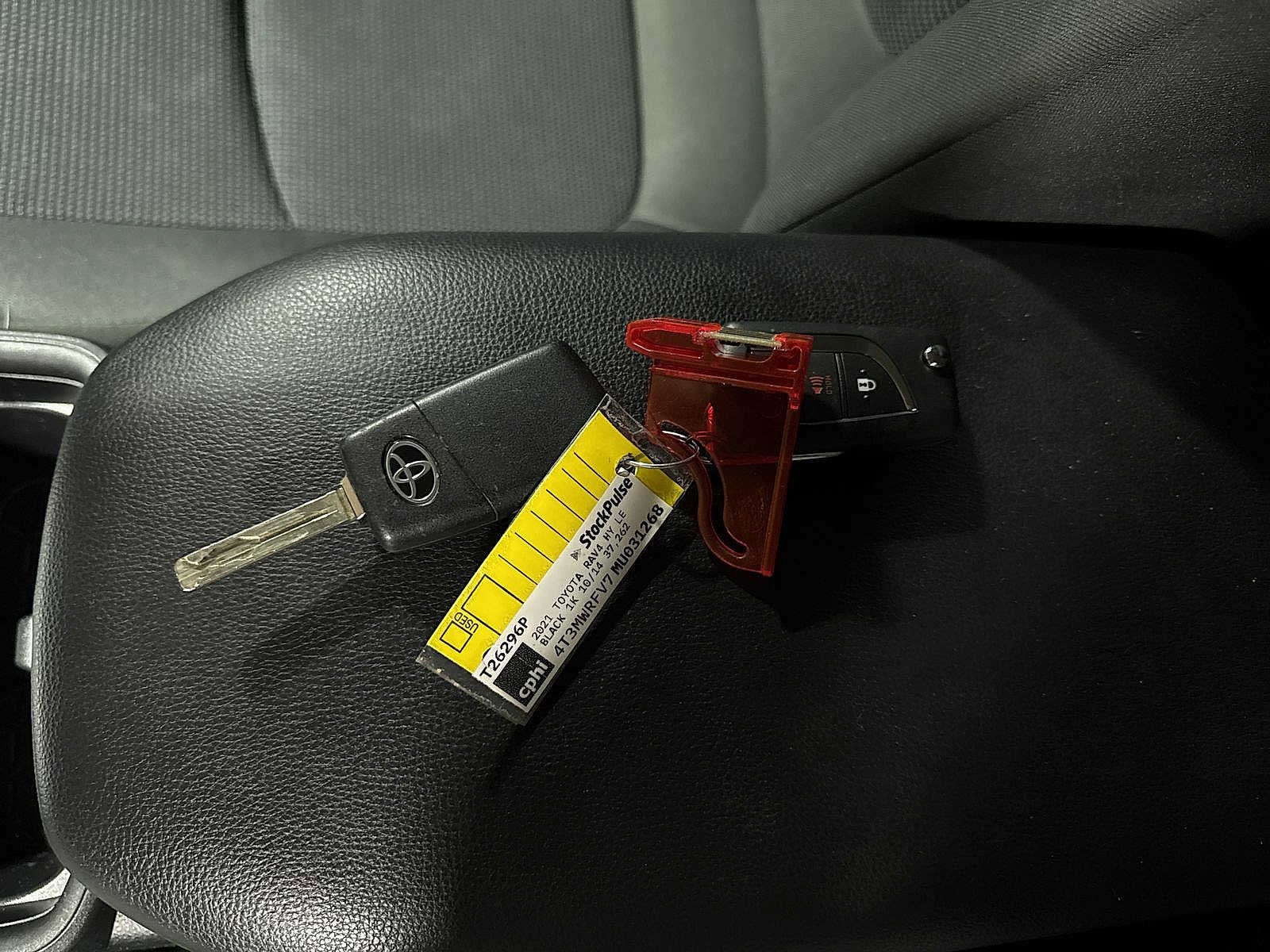 Thumbnail: 2021 Toyota RAV4 - 31