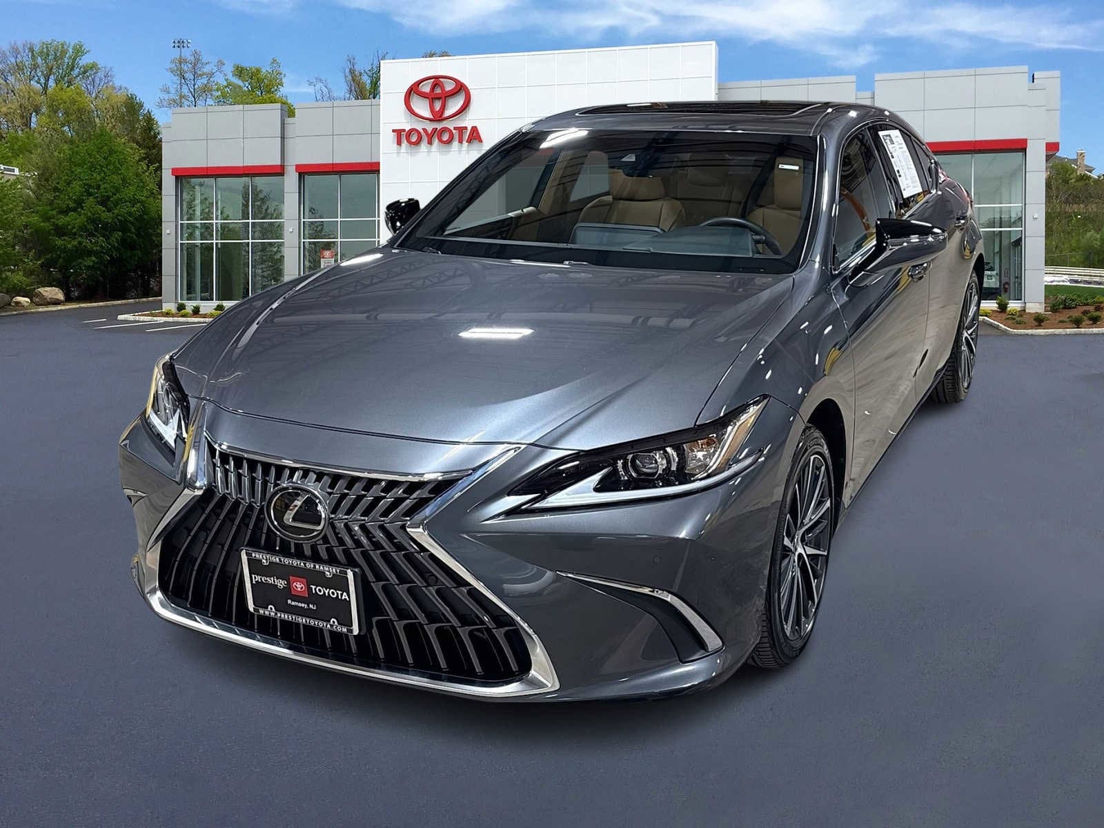 Thumbnail: 2022 Lexus ES - 1