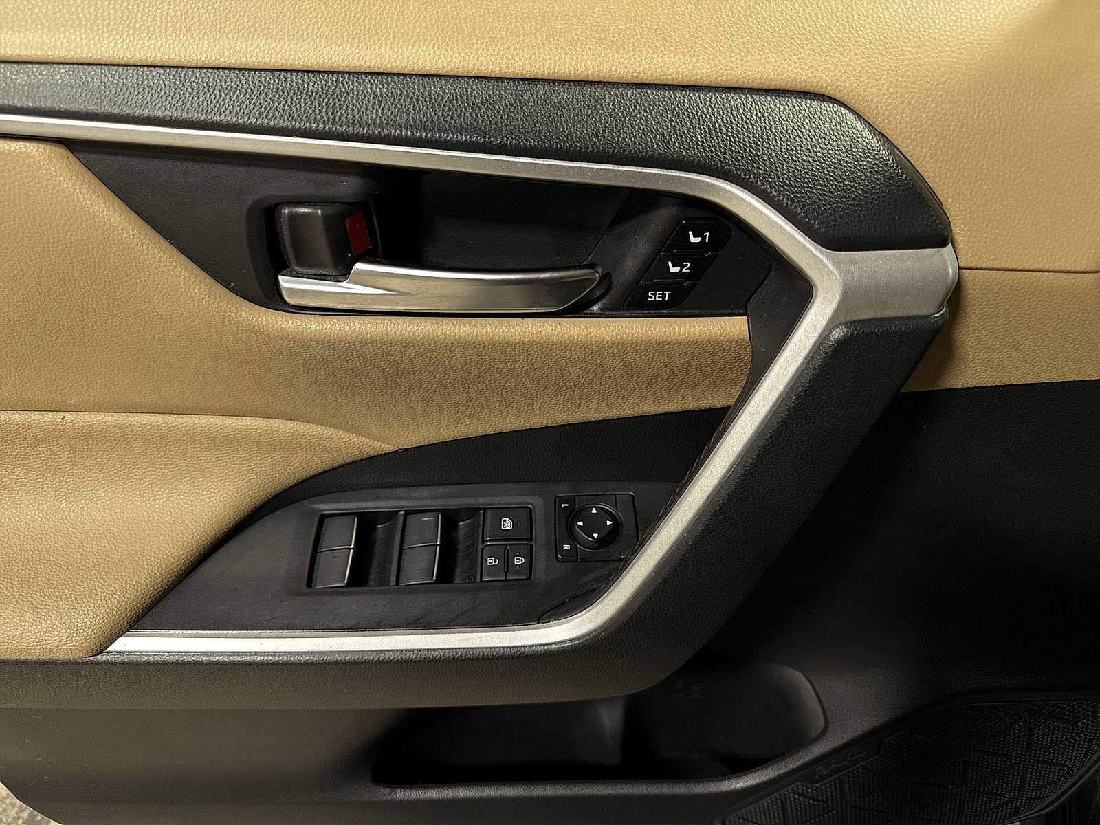 Thumbnail: 2019 Toyota RAV4 - 22