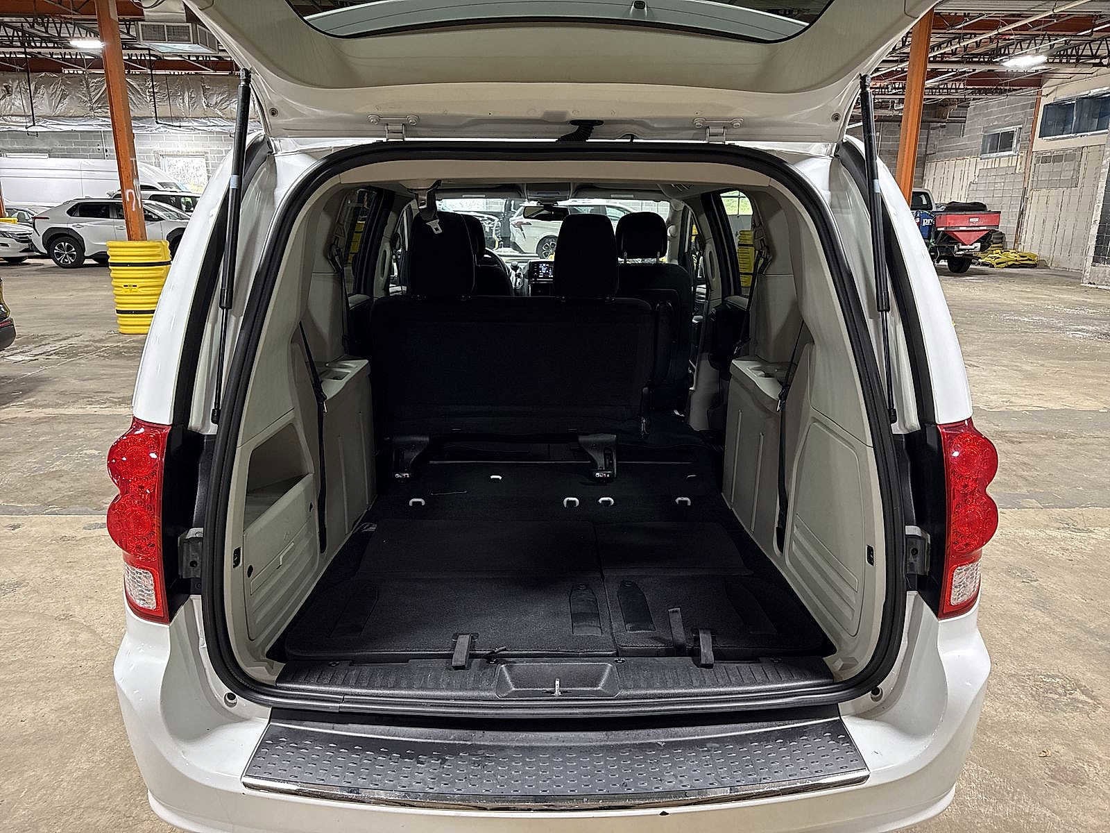 Thumbnail: 2019 Dodge Grand Caravan - 11