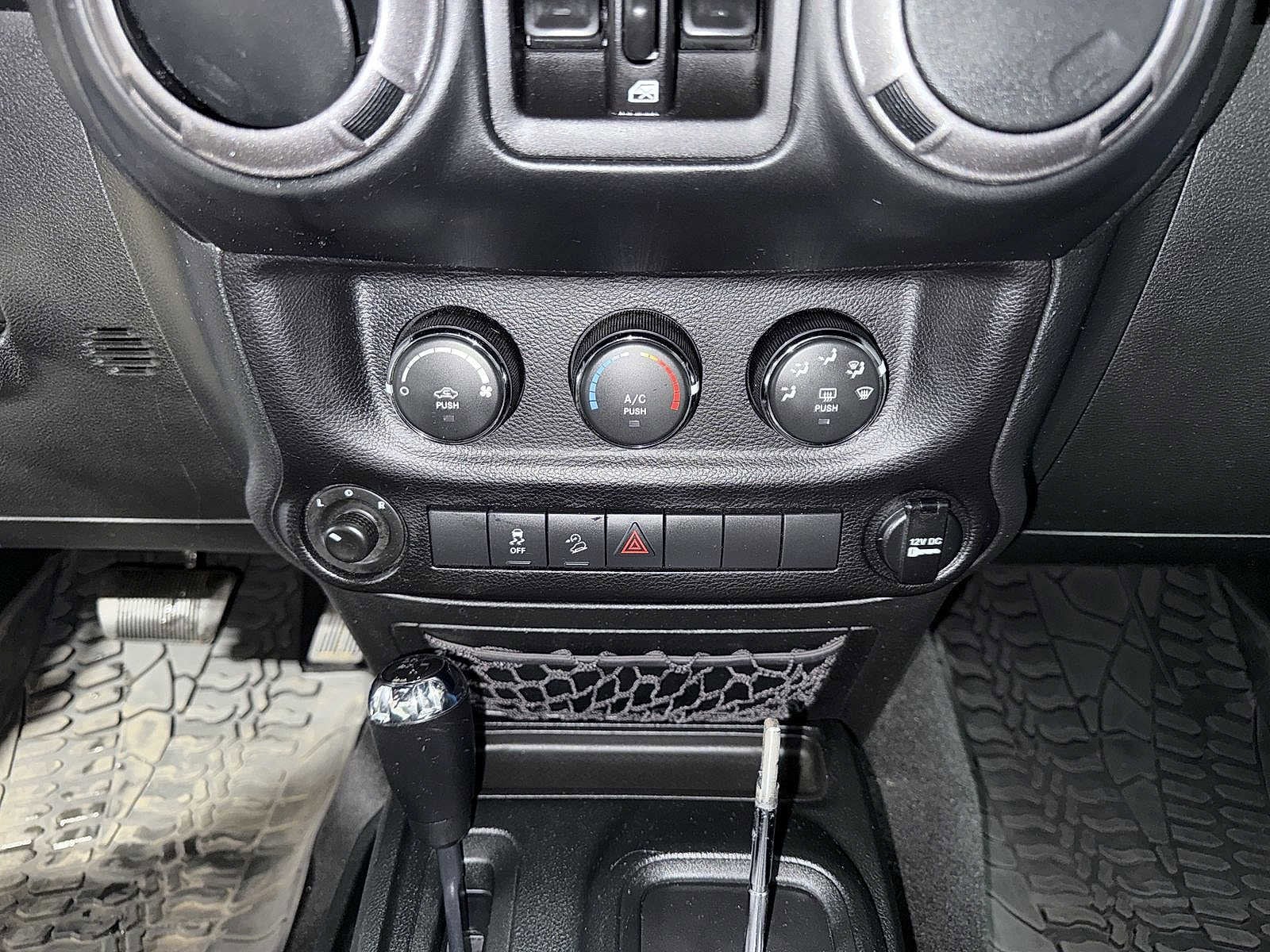 Thumbnail: 2017 Jeep Wrangler - 21