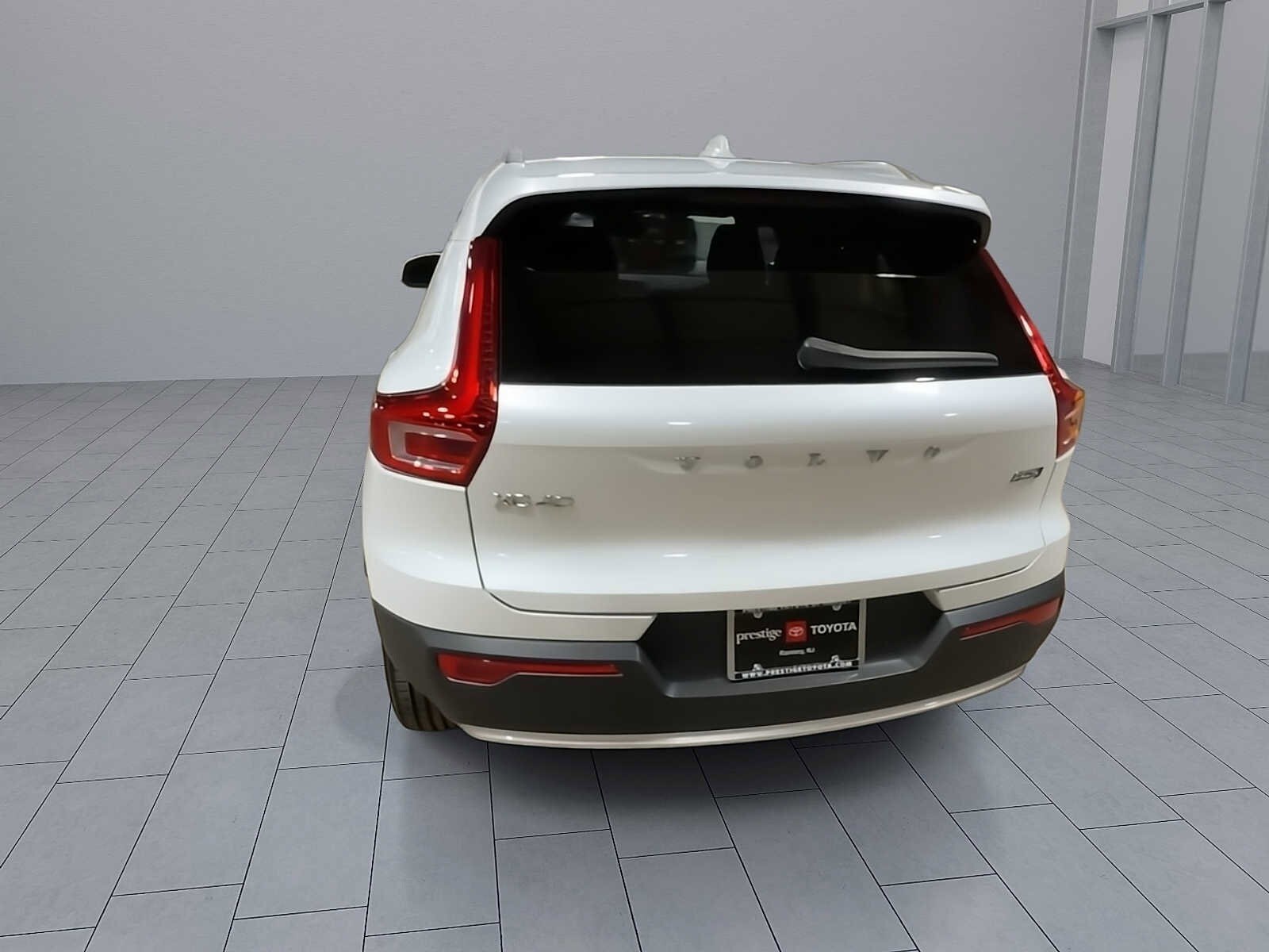 Thumbnail: 2023 Volvo XC40 - 7