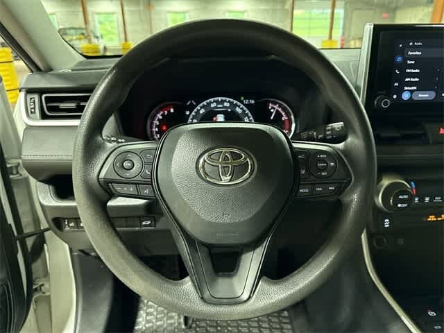 2023 Toyota RAV4 XLE 18