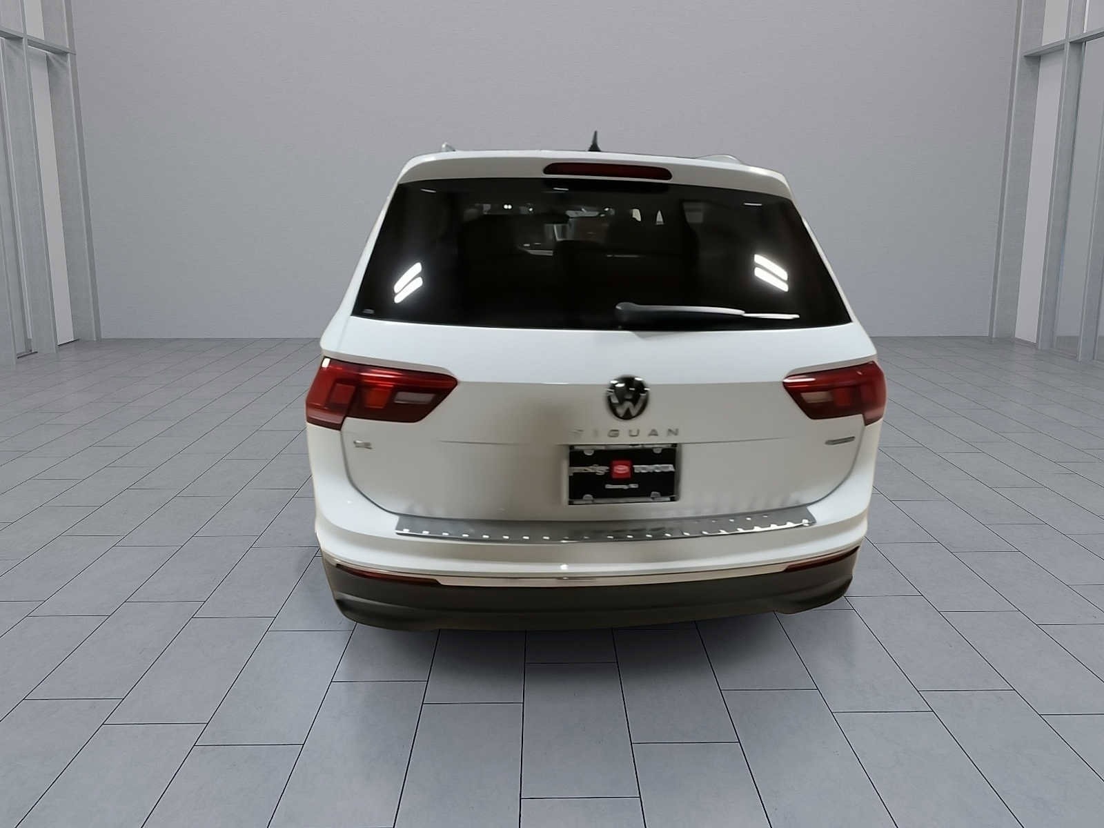 Thumbnail: 2022 Volkswagen Tiguan - 7
