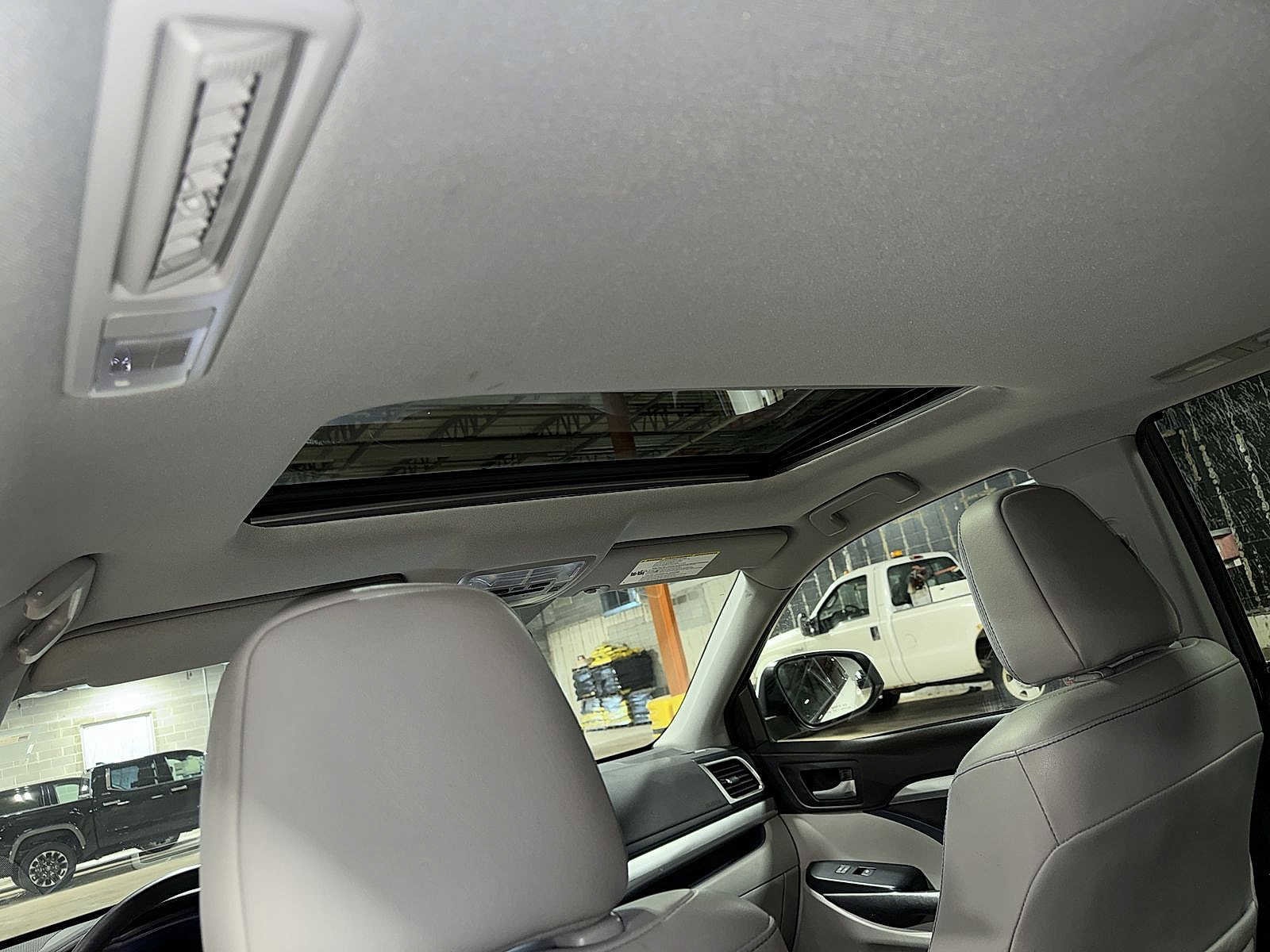 Thumbnail: 2017 Toyota Highlander - 26