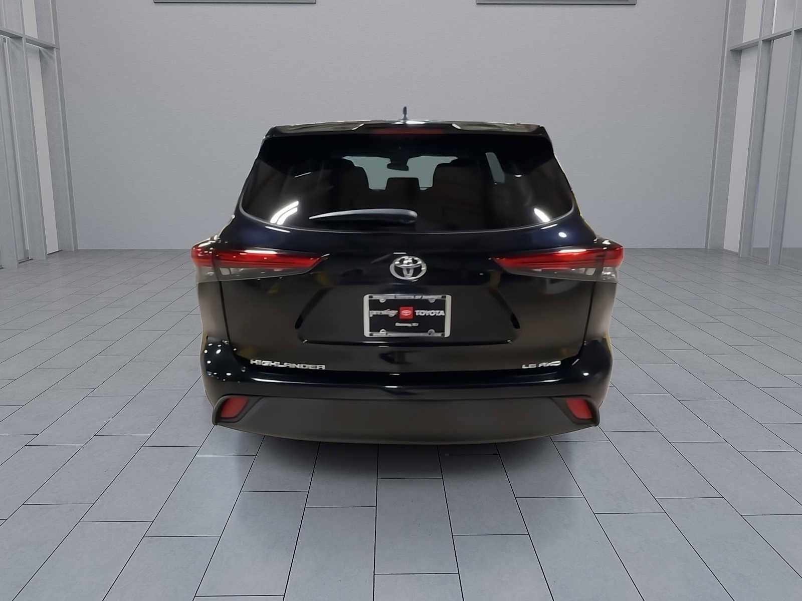 Thumbnail: 2023 Toyota Highlander - 7