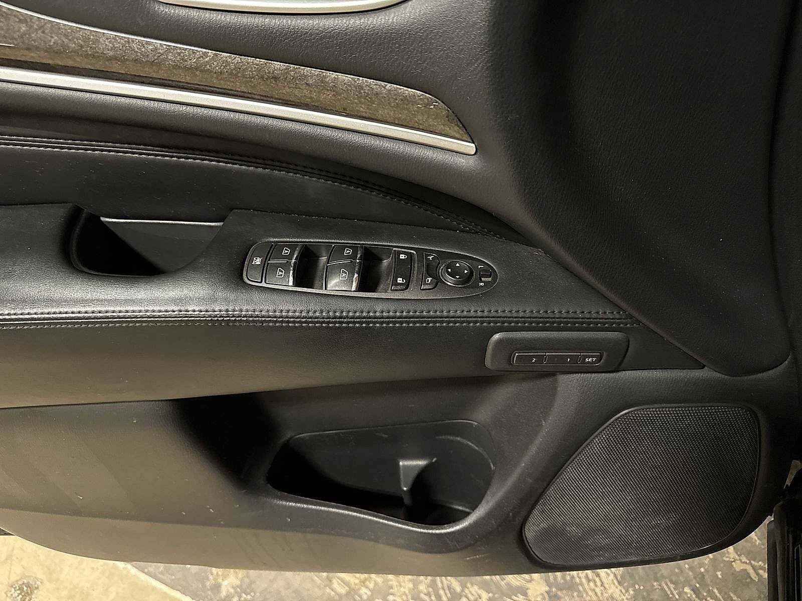 Thumbnail: 2013 INFINITI JX35 - 24