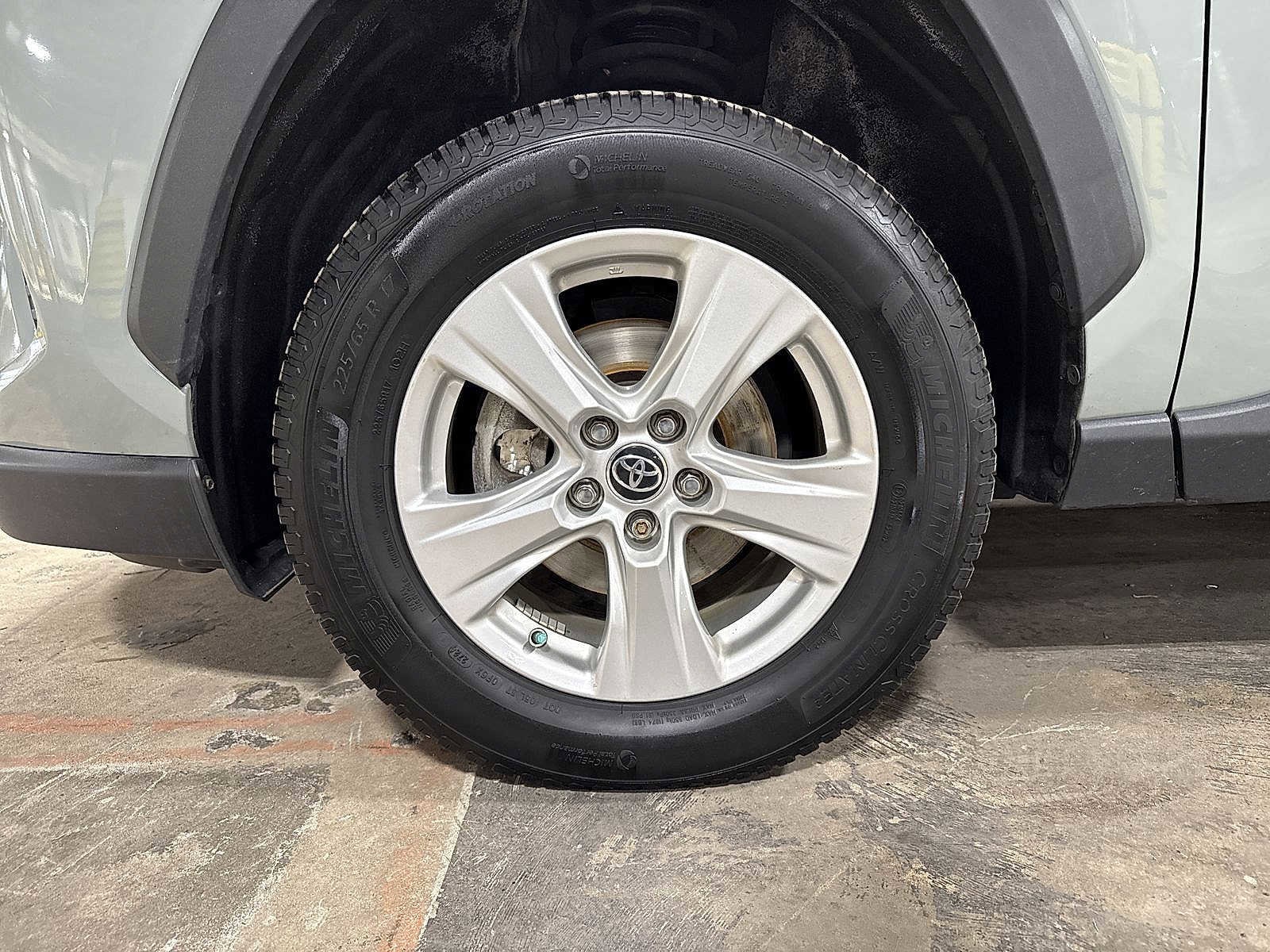 Thumbnail: 2021 Toyota RAV4 - 10