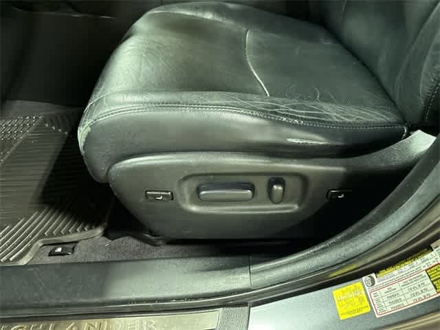 2012 Toyota Highlander Limited 23