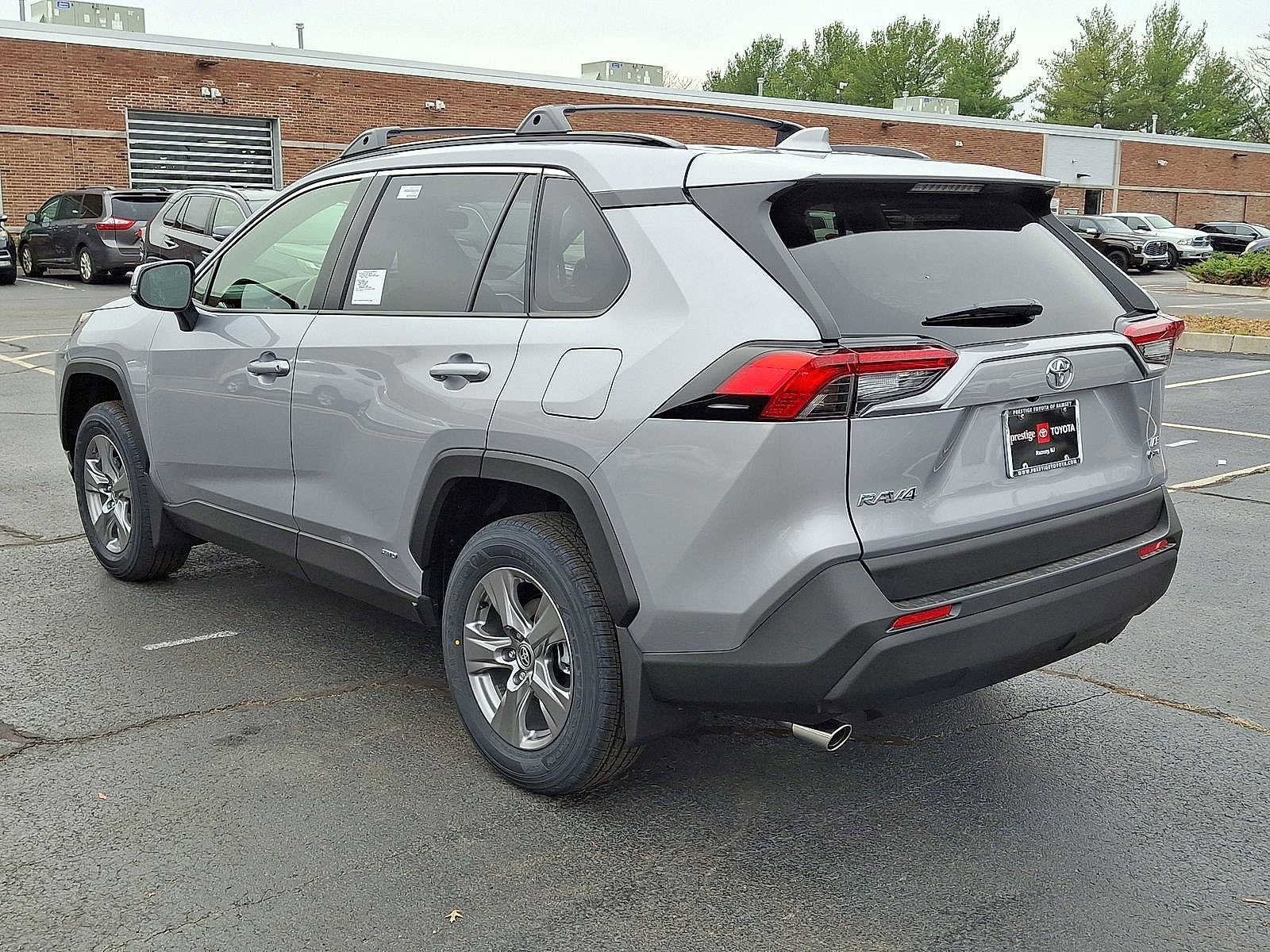 Thumbnail: 2025 Toyota RAV4 - 11